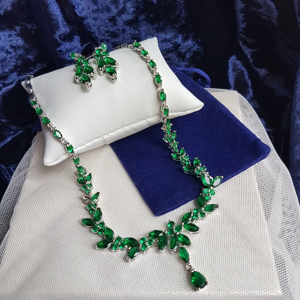 Swarovski Elements Emerald Green Marquis Teardrop Leaf Necklace & Earrings SET